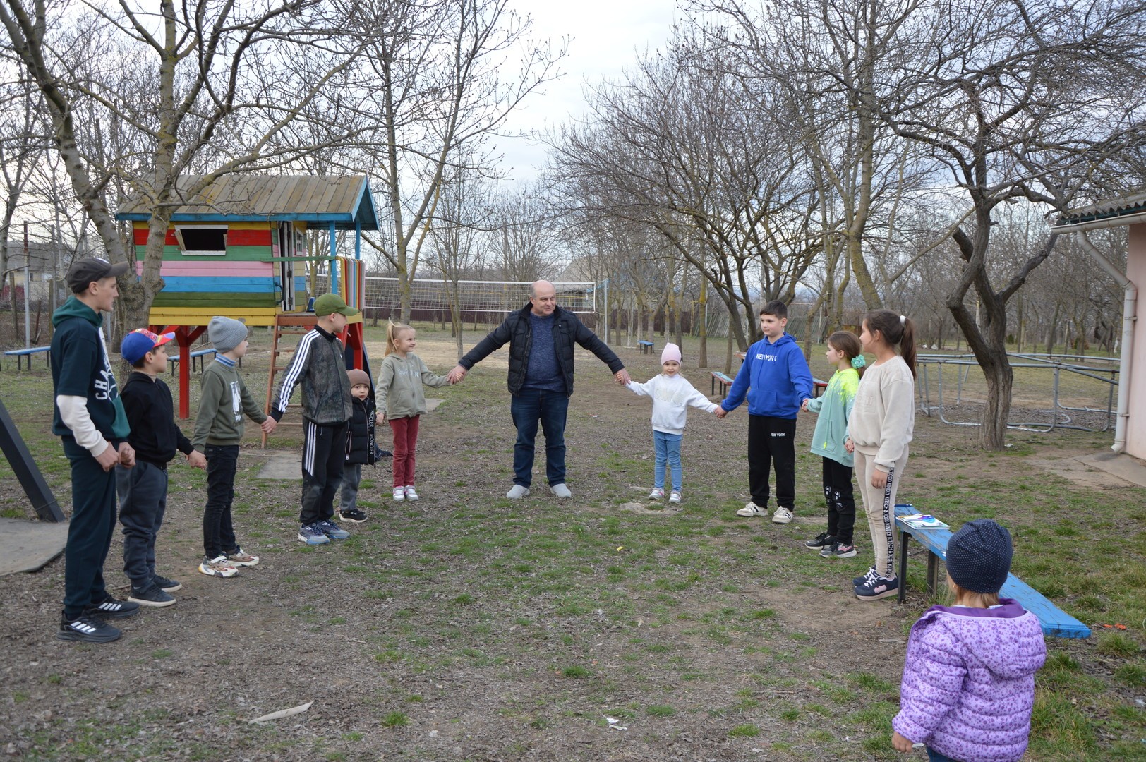 MWB coordinator on the playground with the children of the day center.